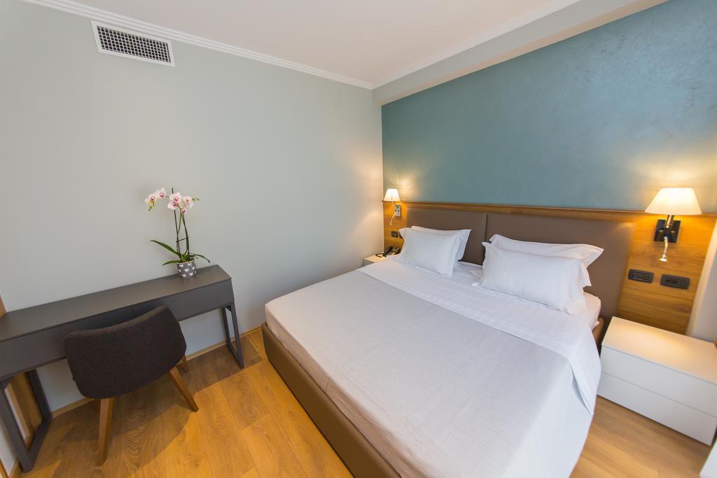 Butrinti Hotel Sarandë Eksteriør billede